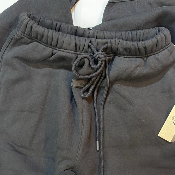 Fear of god essentials jet black sweatpants 2024 - Picture 3 of 8